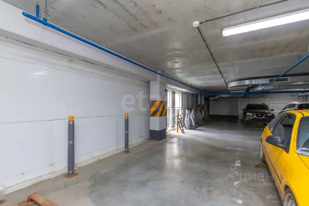 Гараж в Тюменская область, Тюмень ул. Тимофея Чаркова, 81с1 (18 м) - Фото 1