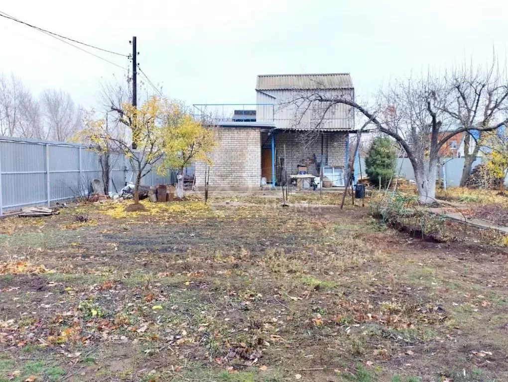 Дом в Волгоградская область, Волжский Строитель СНТ, ул. Волжская (62 ... - Фото 1