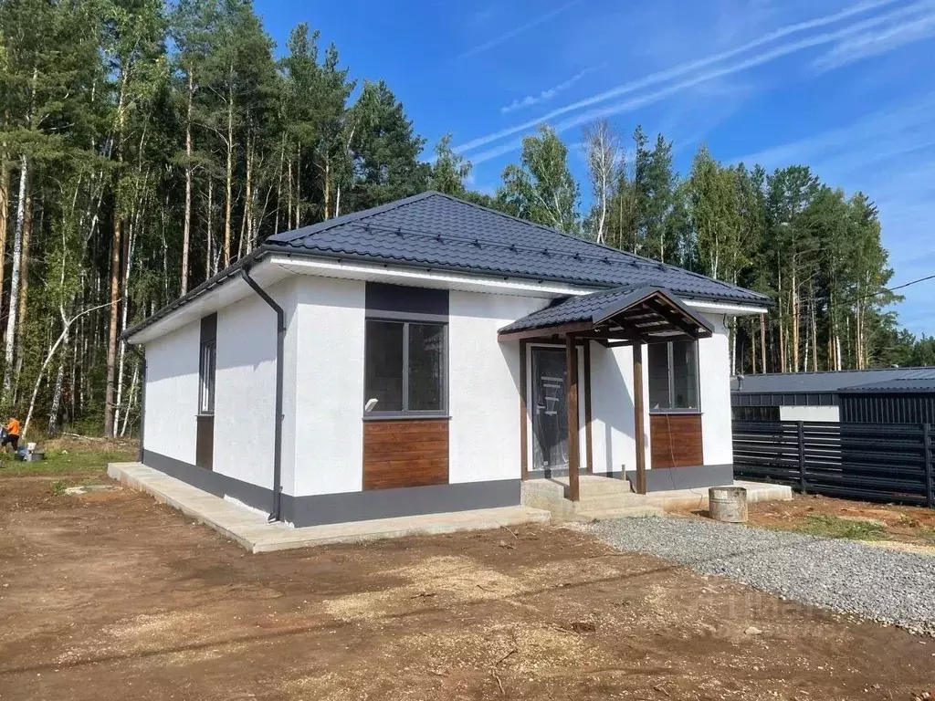 Дом в Свердловская область, Полевской муниципальный округ, с. ... - Фото 1