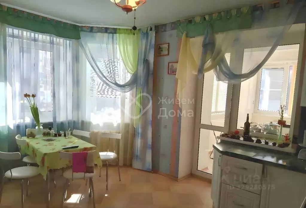 2-к кв. Волгоградская область, Волгоград бул. Энгельса, 34Д (86.5 м) - Фото 1