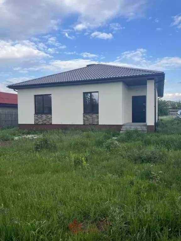 Дом в Белгородская область, Корочанский район, Мелиховское с/пос, с. ... - Фото 1