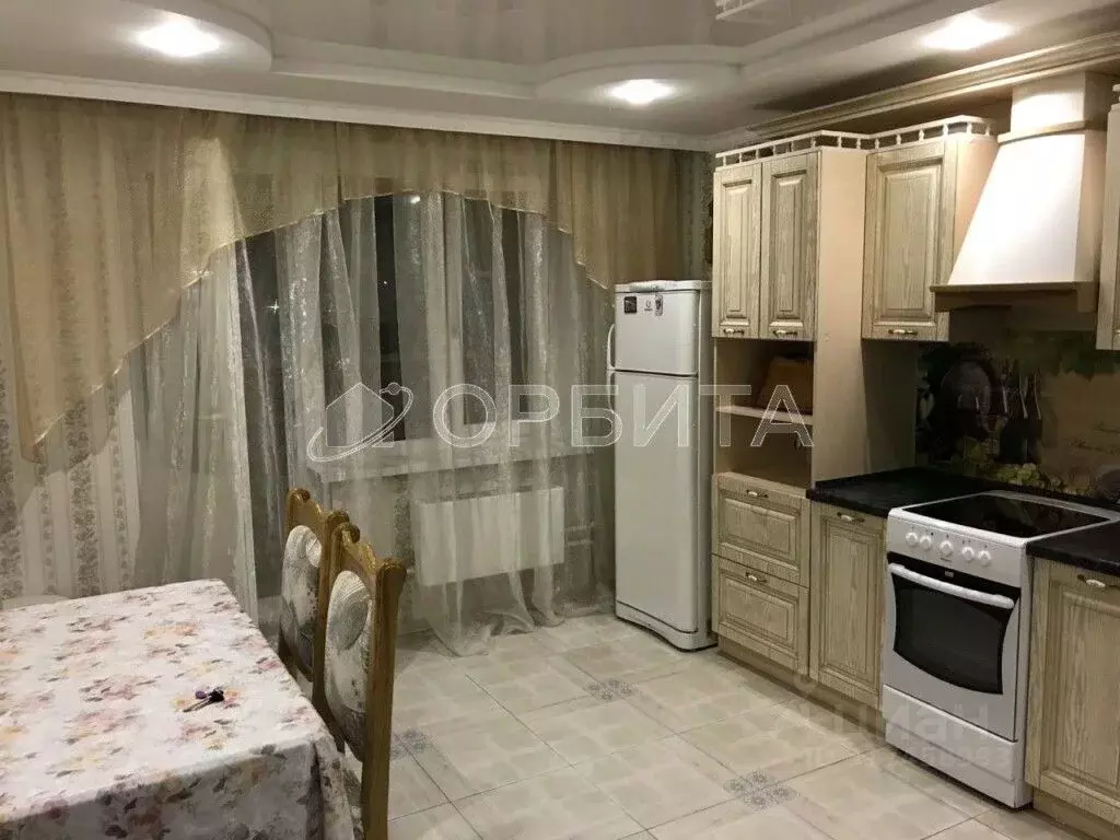 3-к кв. Тюменская область, Тюмень Кремлевская ул., 85 (90.0 м) - Фото 0