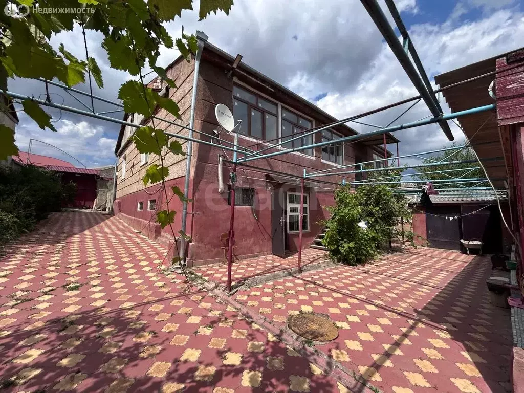 Дом в село Халимбекаул, улица Абакара Тимуровича (230 м) - Фото 1