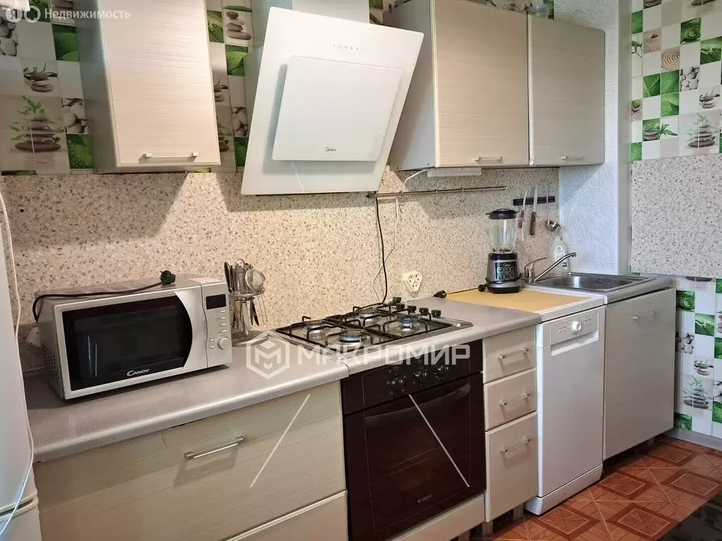3-комнатная квартира: Губаха, улица Дегтярёва, 9 (61.3 м) - Фото 1