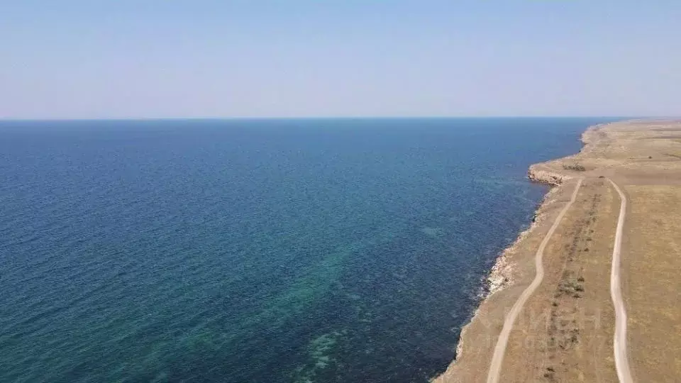 Участок в Крым, Черноморский район, с. Межводное ул. А. Абдиннановой, ... - Фото 1