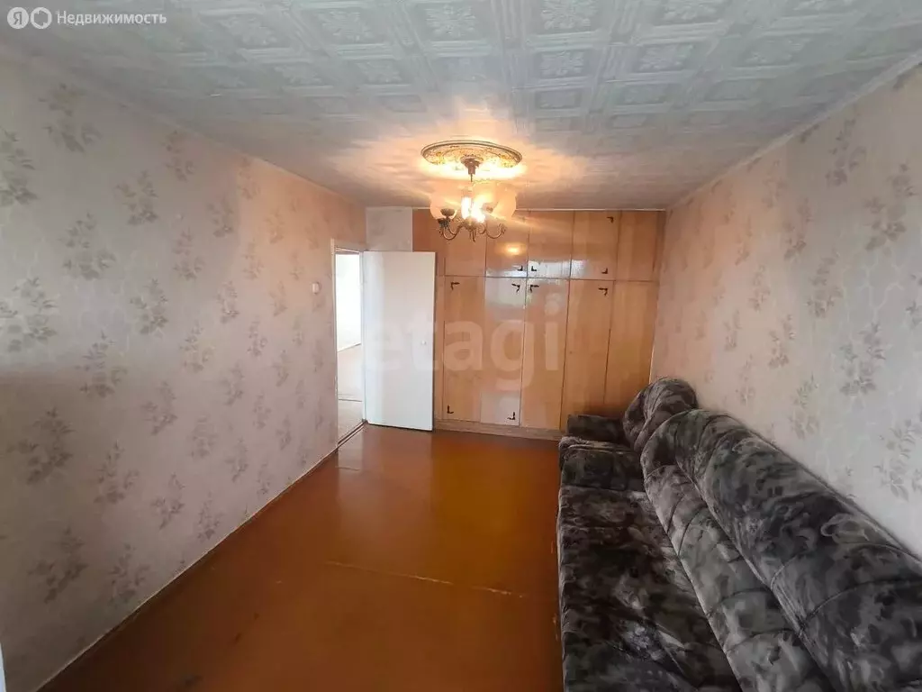 3-комнатная квартира: Азнакаево, улица Хасанова, 23 (62 м) - Фото 1