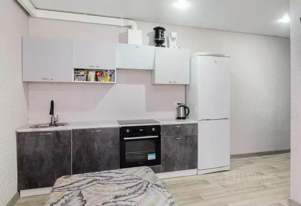 3-к кв. Омская область, Омск Мельничная ул., 89к1 (89.9 м) - Фото 0