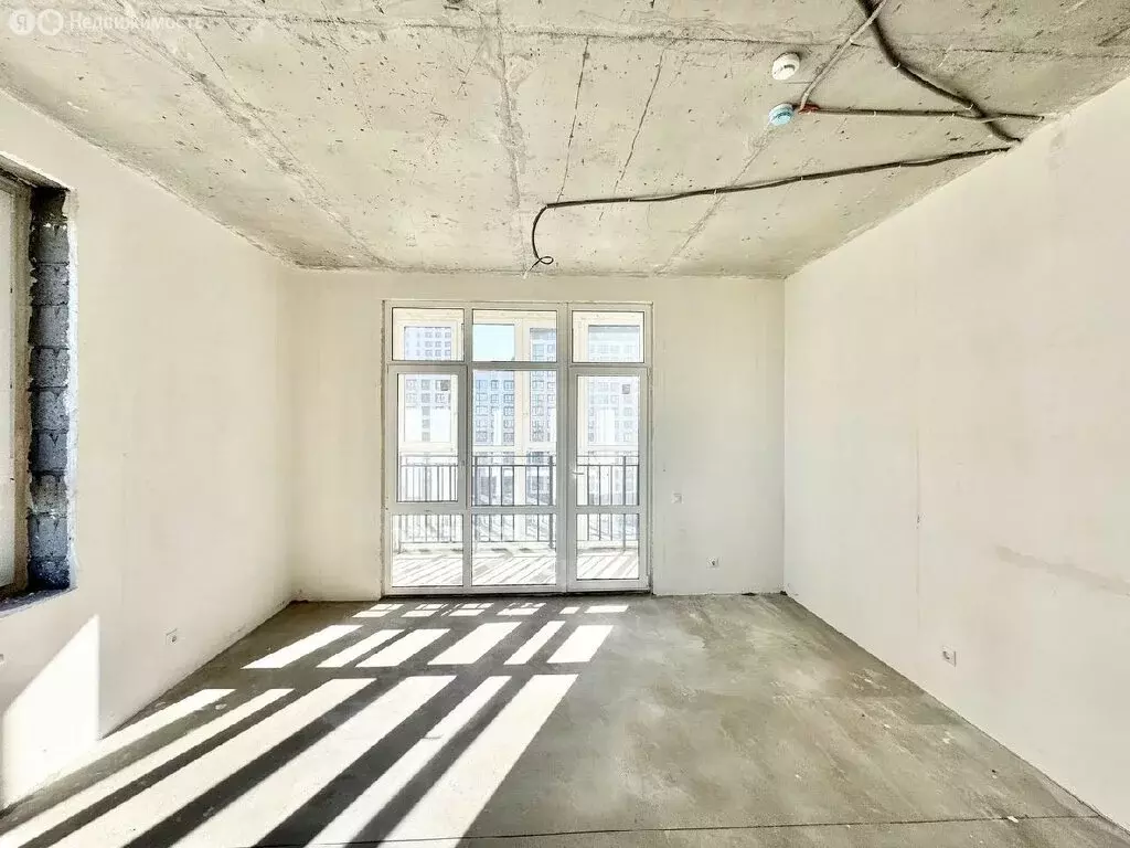 2-комнатная квартира: Тюмень, улица Евгения Войнова, 7 (76.9 м) - Фото 1