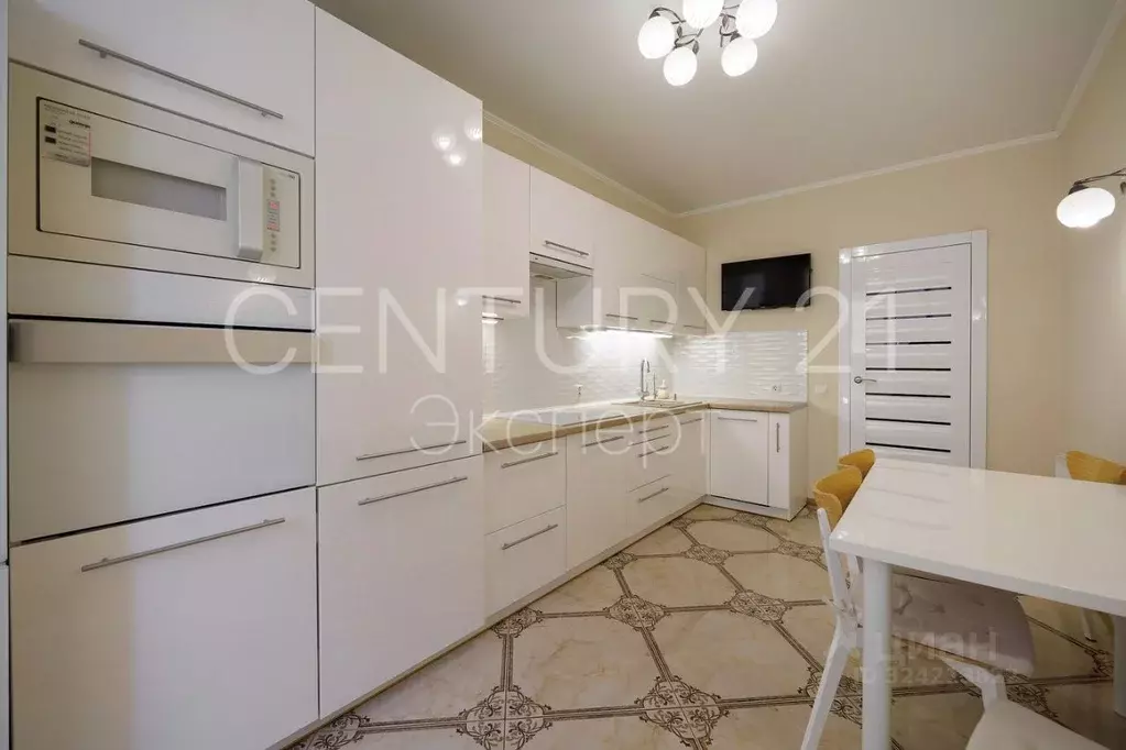 2-к кв. Калининградская область, Калининград Осенняя ул., 4 (69.7 м) - Фото 1