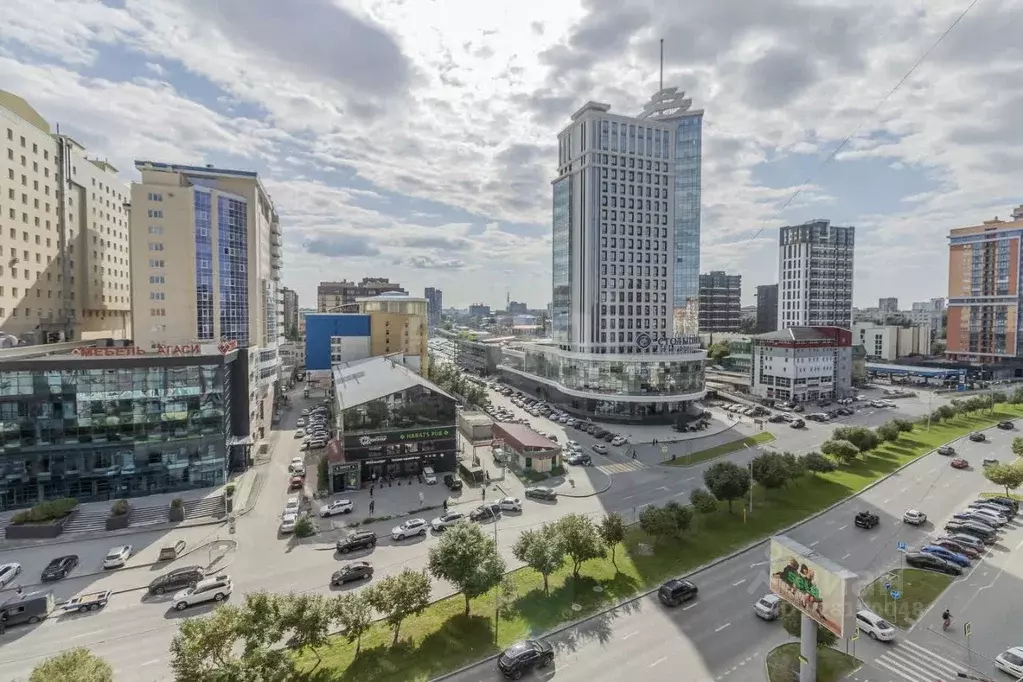 4-к кв. Тюменская область, Тюмень ул. 50 лет Октября, 3 (110.0 м) - Фото 1