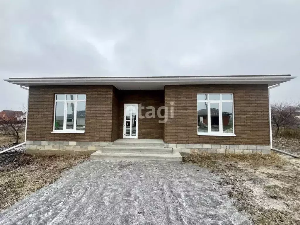 Дом в Белгородская область, Старооскольский городской округ, с. ... - Фото 0