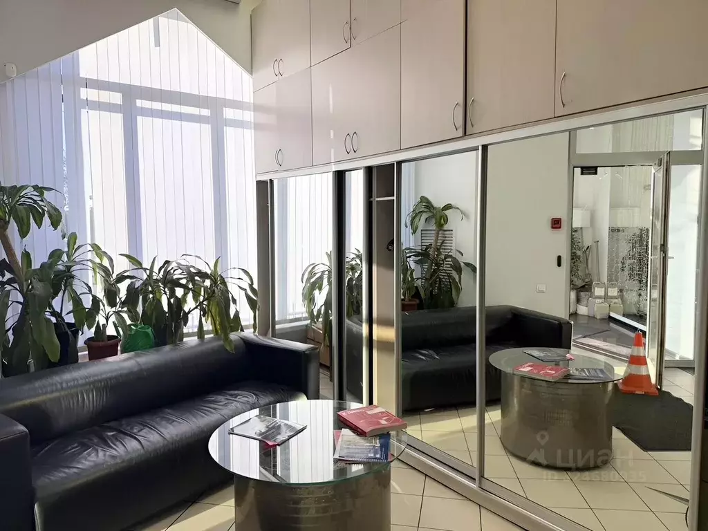 Помещение свободного назначения в Санкт-Петербург Малоохтинский ... - Фото 2