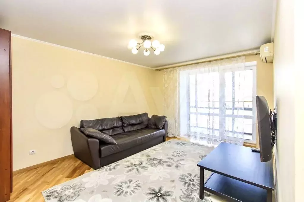 2-к. квартира, 60 м, 8/10 эт. - Фото 1