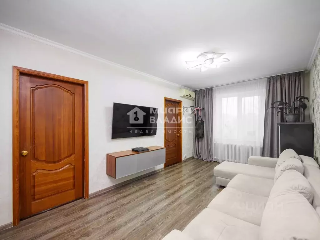 3-к кв. Омская область, Омск ул. Володарского, 122 (49.3 м) - Фото 0