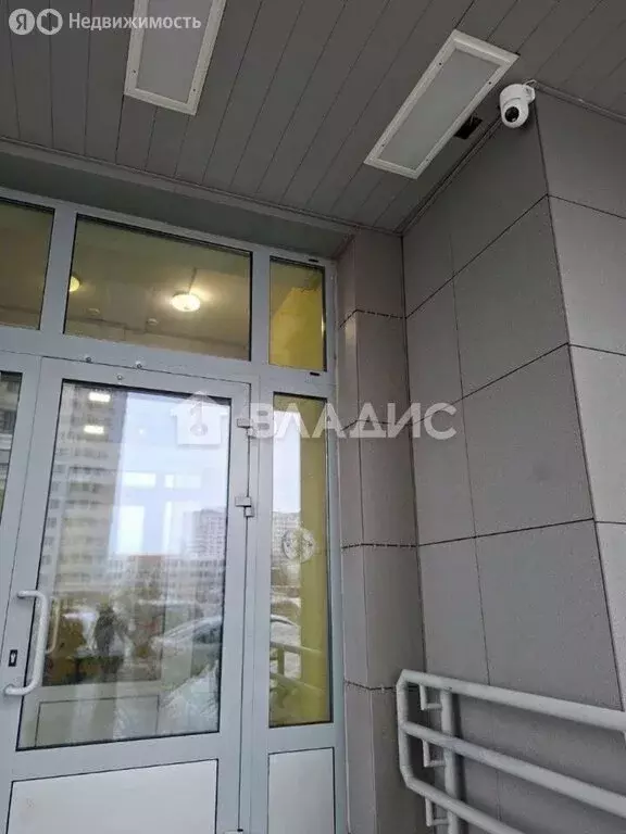 3-комнатная квартира: Москва, улица Адмирала Лазарева, 63 (69 м) - Фото 2