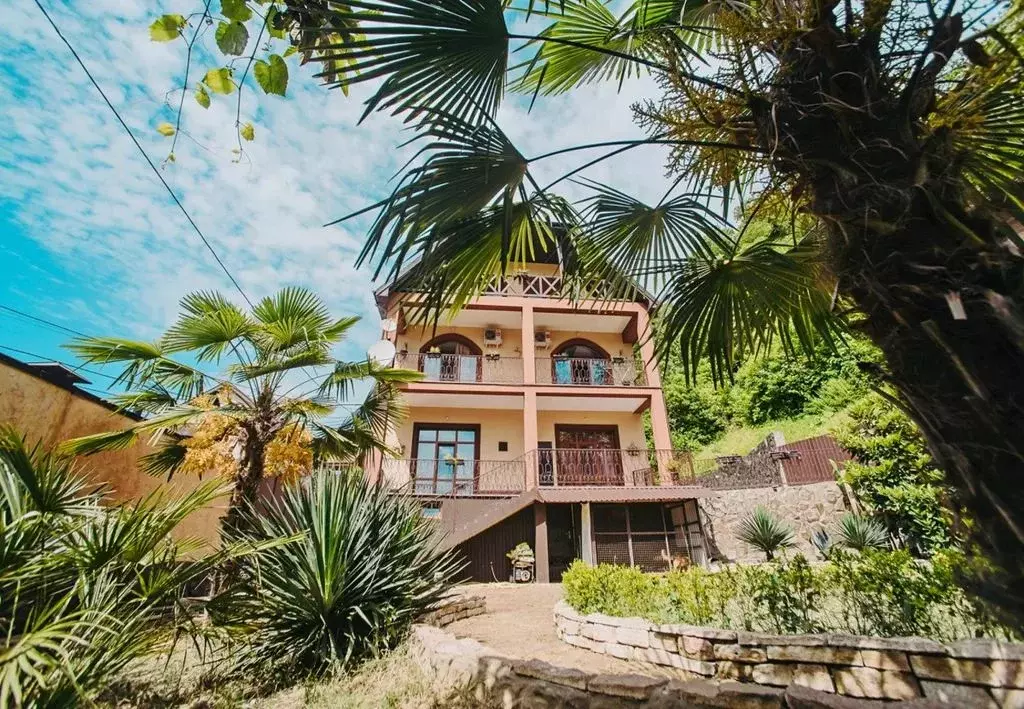 Дом в Краснодарский край, Сочи Береговая ул., 8Е (300 м) - Фото 1