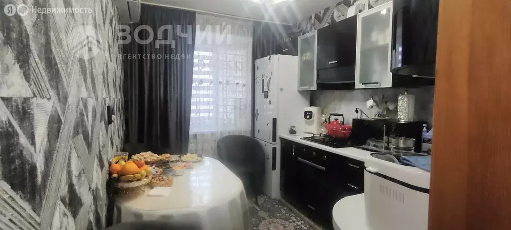 3-комнатная квартира: Чебоксары, улица Фридриха Энгельса, 3к2 (59.2 м) - Фото 1