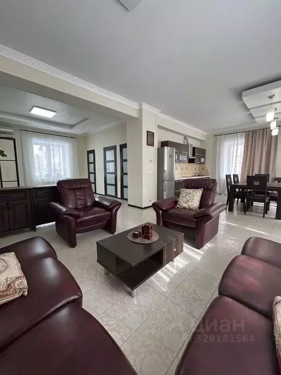 Коттедж в Красноярский край, Красноярск Свободный просп., 98/1 (450 м) - Фото 1