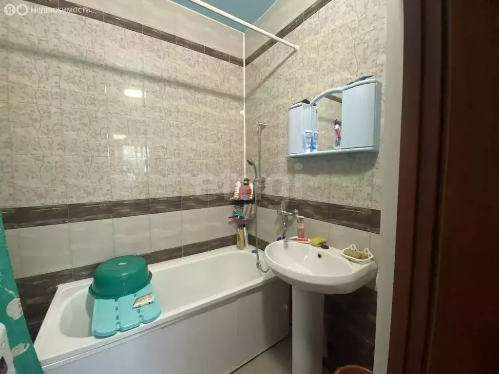 2-комнатная квартира: Тюмень, улица Станислава Карнацевича, 5 (53.9 м) - Фото 1