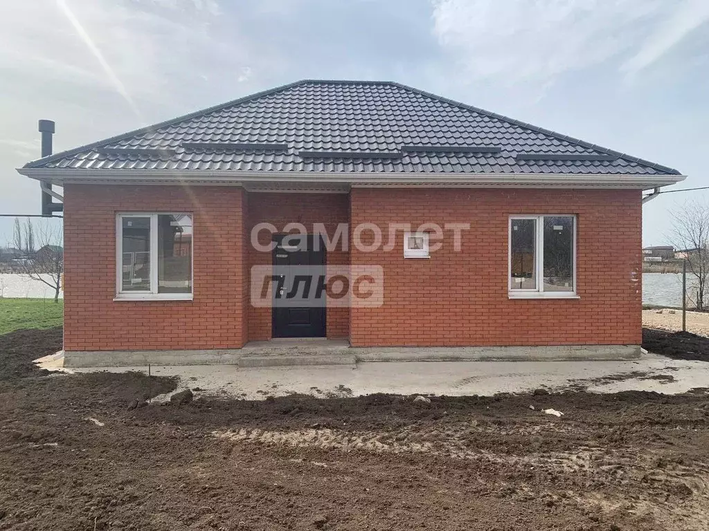 Дом в Краснодарский край, Динской район, Новотитаровская ст-ца пер. ... - Фото 1