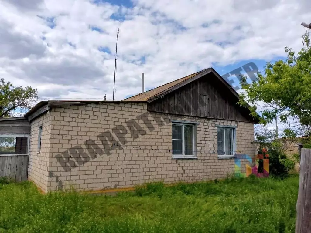 Дом в Калмыкия, Целинный район, пос. Чагорта Молодежная ул., 31 (82 м) - Фото 0