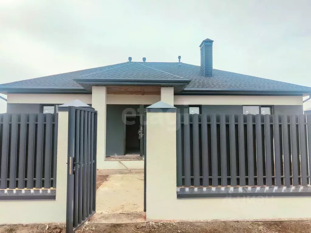 Дом в Саратовская область, Энгельсский район, Новопушкинское ... - Фото 1