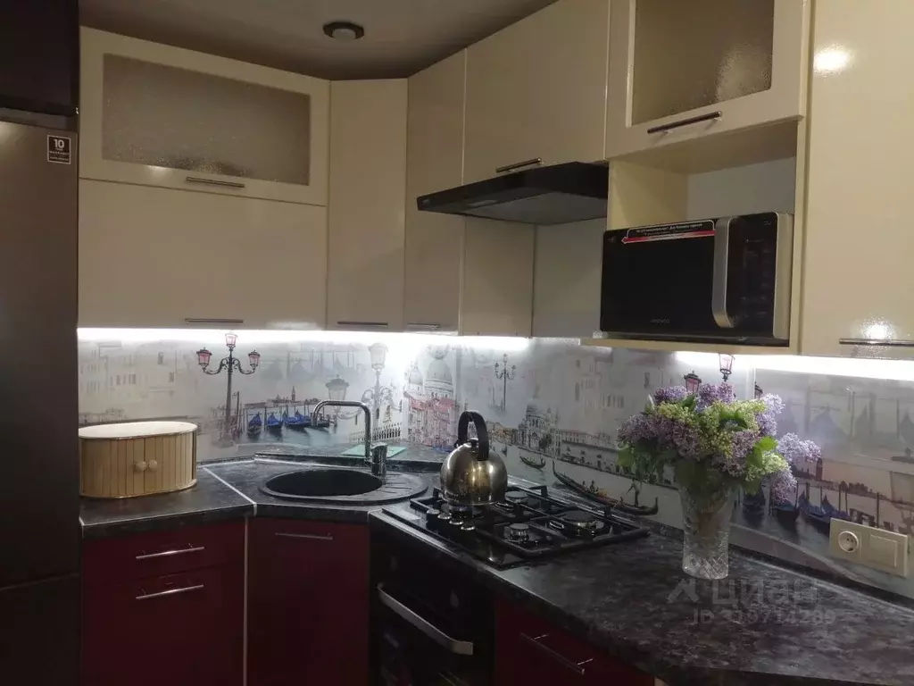 2-к кв. Санкт-Петербург ул. Демьяна Бедного, 30к5 (44.6 м) - Фото 0