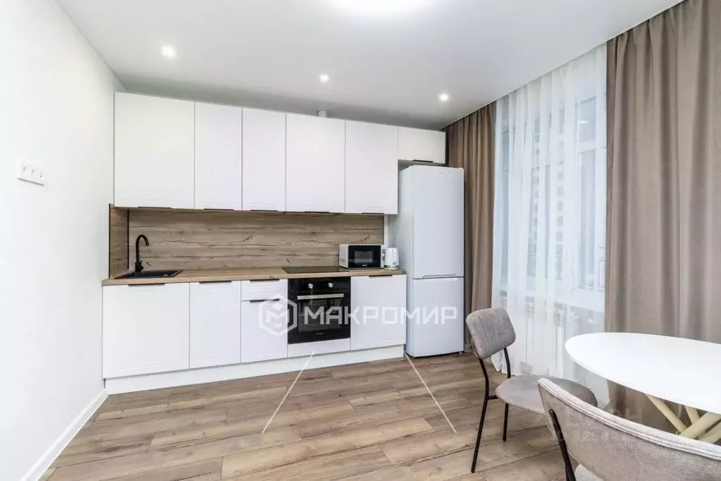 Студия Ханты-Мансийский АО, Сургут ул. Ивана Захарова, 5/1 (35.29 м) - Фото 1