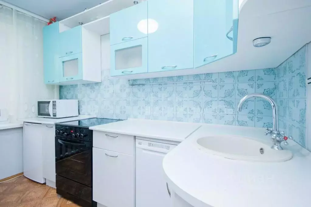 3-к кв. Тюменская область, Тюмень 6-й мкр, ул. Валерии Гнаровской, 5 ... - Фото 1