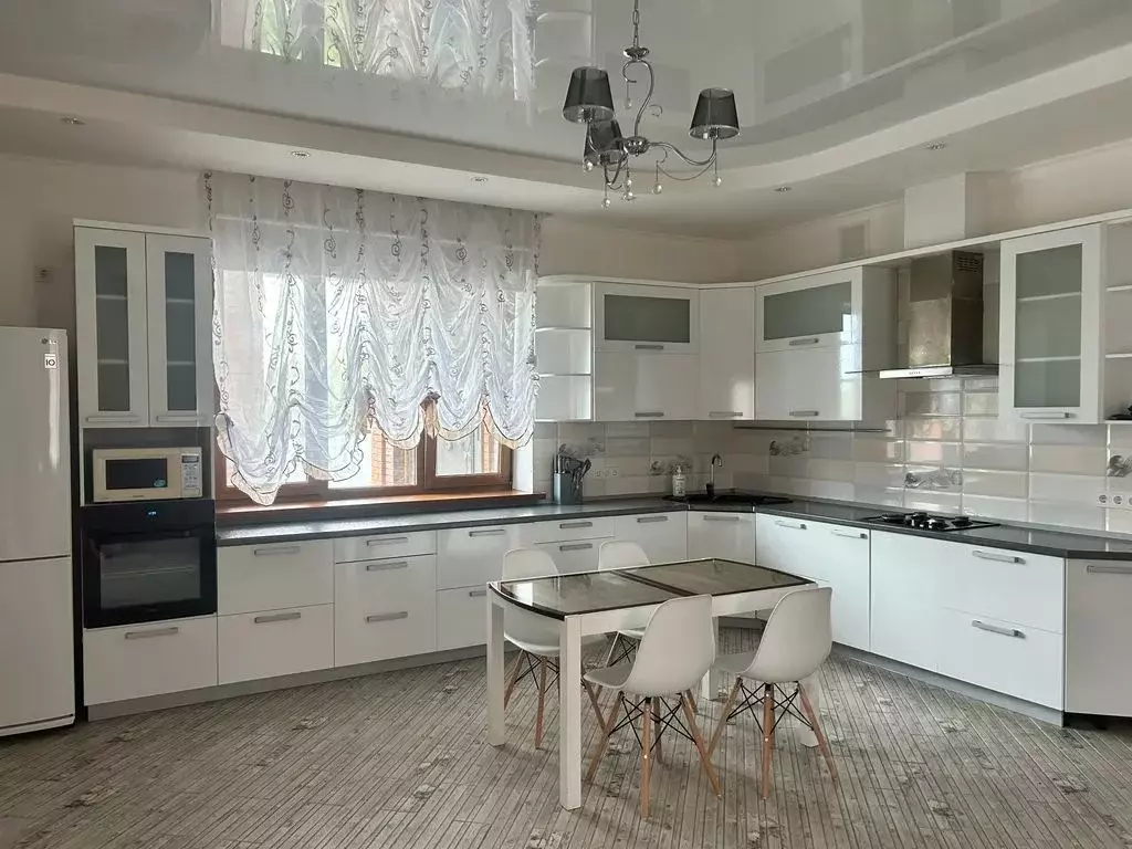 2-к кв. Краснодарский край, Кореновск Кубанская ул., 2 (70.0 м) - Фото 0