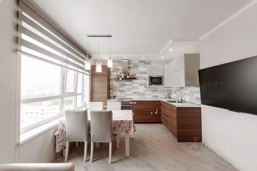 2-к кв. Татарстан, Казань ул. Кул Гали, 7Б (80.3 м) - Фото 1