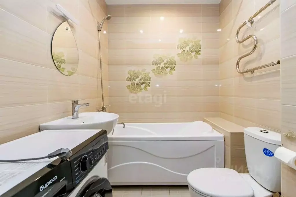 1-к кв. Тюменская область, Тюмень ул. Александра Протозанова, 10 (37.0 ... - Фото 0