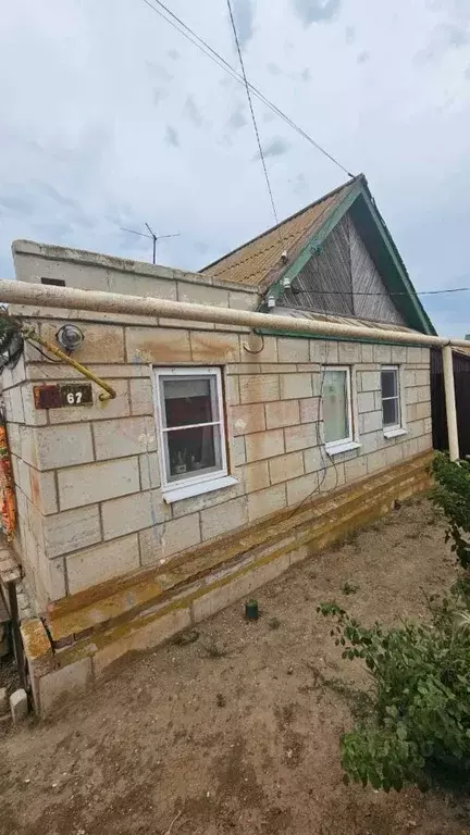 Дом в Астраханская область, Икрянинский район, Красные Баррикады рп ... - Фото 1