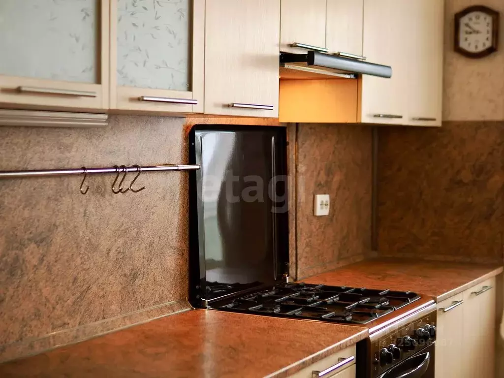 3-к кв. Псковская область, Остров пер. Освобождения, 4 (58.8 м) - Фото 1