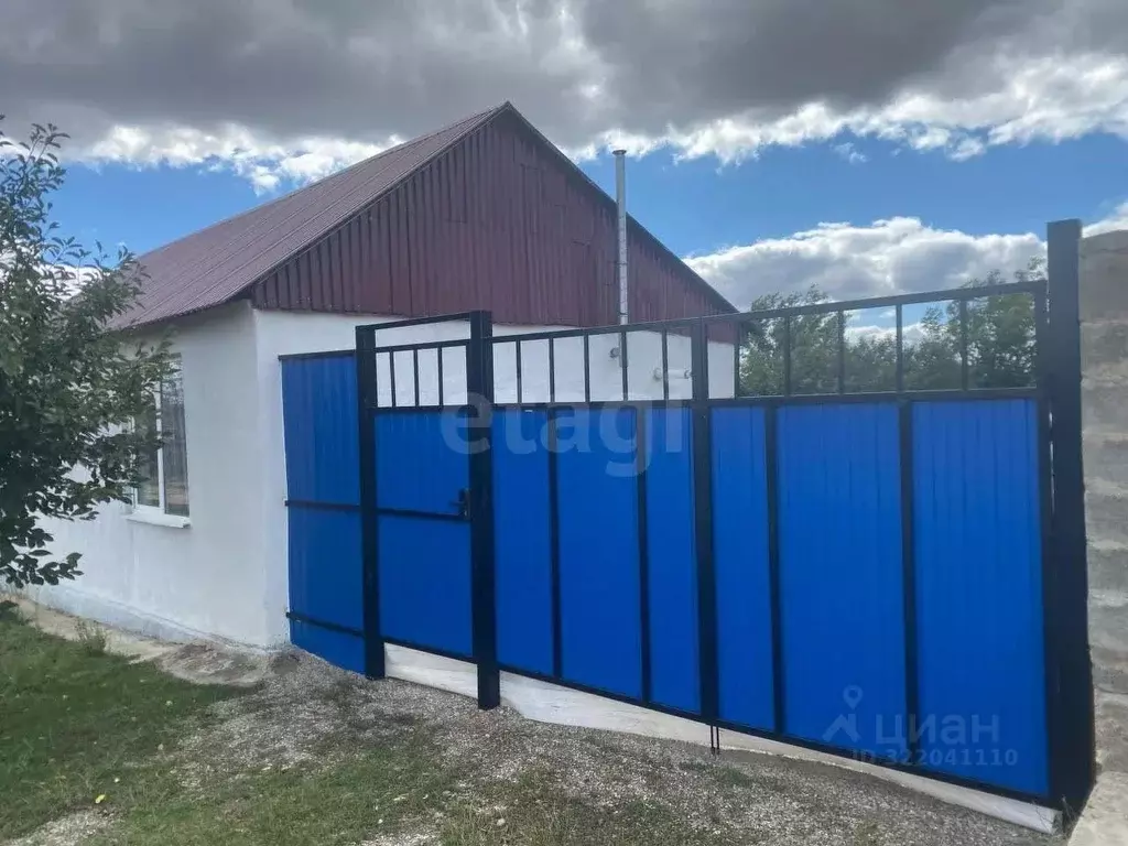 Дом в Ставропольский край, Грачевский муниципальный округ, с. ... - Фото 1