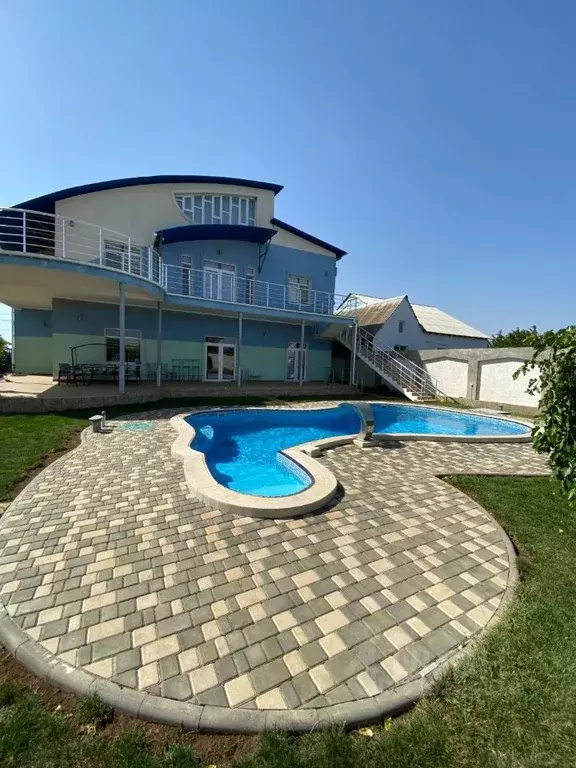 Дом в Крым, Сакский район, с. Молочное ул. Дружбы (448 м) - Фото 1