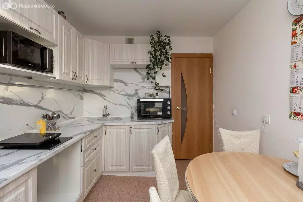 3-комнатная квартира: Тюмень, микрорайон Антипино, Беловежская улица, ... - Фото 1