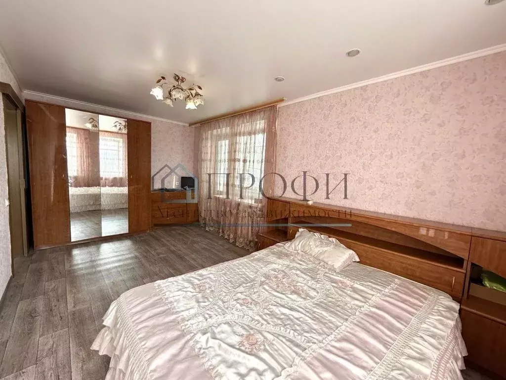 3-к кв. Белгородская область, Новый Оскол ул. Кирова, 3 (58.0 м) - Фото 0
