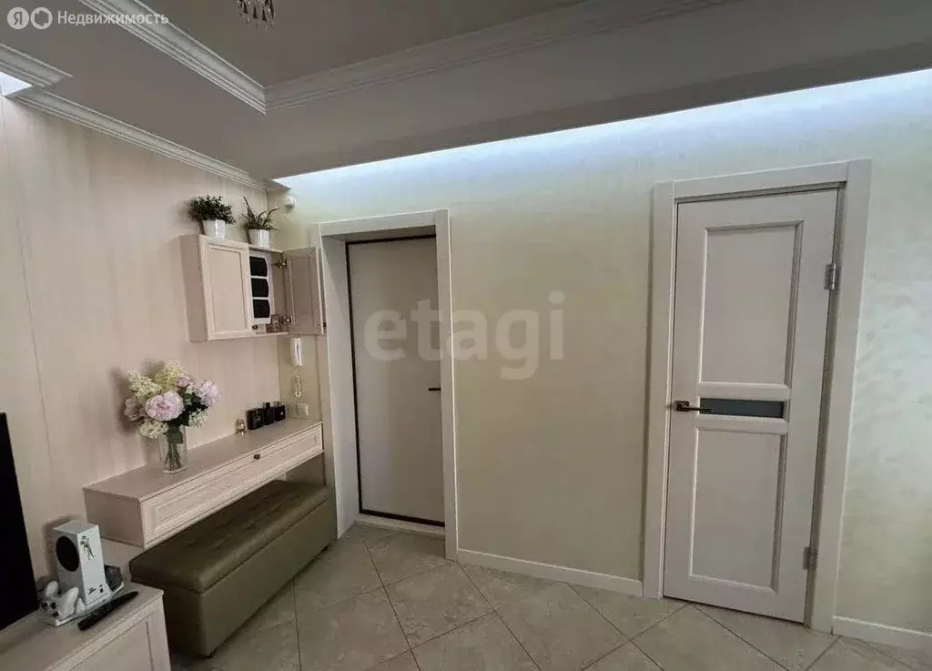 3-комнатная квартира: Набережные Челны, улица Аделя Кутуя, 3 (70.2 м) - Фото 2