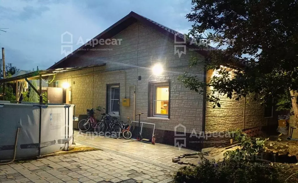 Дом в Волгоградская область, Волгоград ул. Коммунаров (69 м) - Фото 0