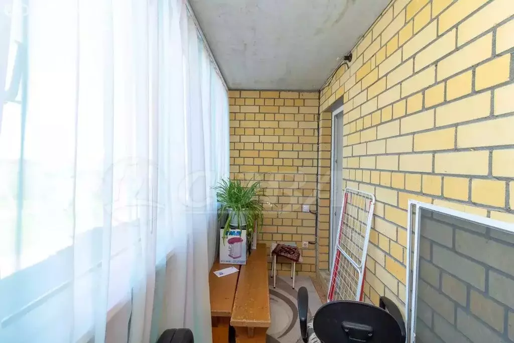 2-комнатная квартира: Тюмень, улица Избышева, 6 (65 м) - Фото 1