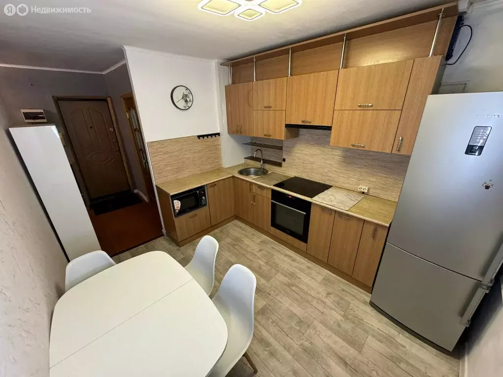 3-комнатная квартира: Комсомольск-на-Амуре, улица Гамарника, 19 (57.2 ... - Фото 2