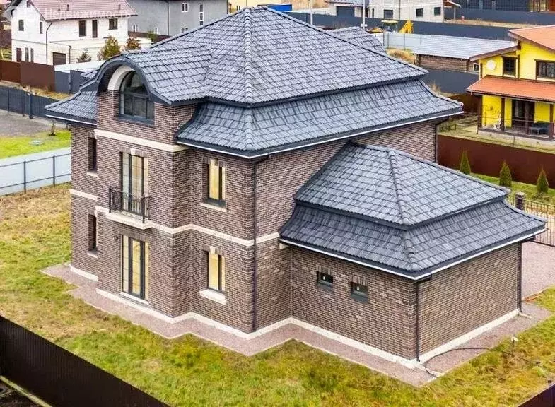 Дом в городской посёлок Фёдоровское, КП Фёдоров Посад (250 м) - Фото 1