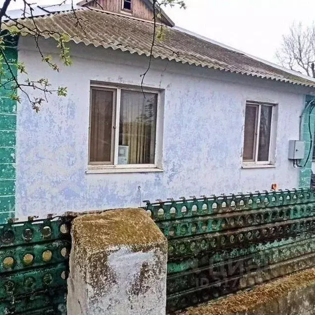 Дом в Крым, Черноморский район, Медведевское с/пос, с. Медведево ул. ... - Фото 1