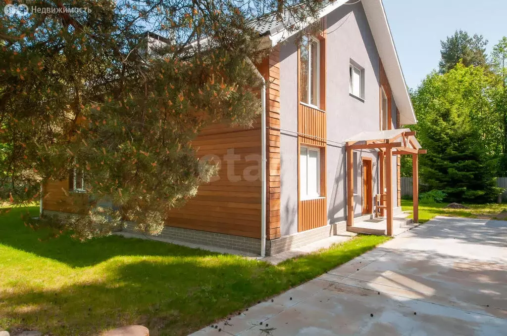 Дом в Петергоф, Средняя улица (225 м) - Фото 1