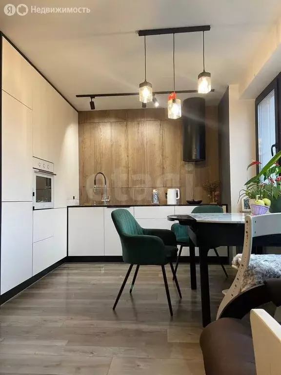 3-комнатная квартира: Москва, улица Маршала Захарова, 19 (65 м) - Фото 0