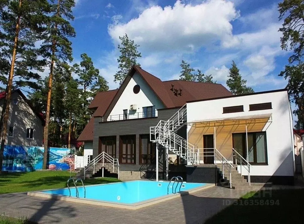 Коттедж в Алтайский край, Барнаул тракт Змеиногорский, 10 (600 м) - Фото 1