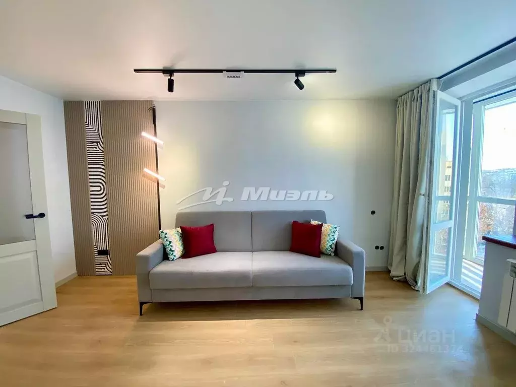 2-к кв. Крым, Симферополь ул. Тренева, 8 (54.0 м) - Фото 0