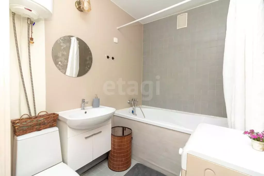 Студия Тюменская область, Тюмень ул. Ю.-Р.Г. Эрвье, 32к1 (30.7 м) - Фото 1