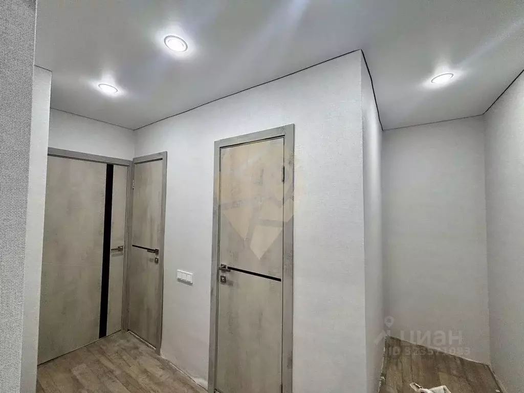 1-к кв. Белгородская область, Старый Оскол Макаренко мкр, 19 (39.8 м) - Фото 0